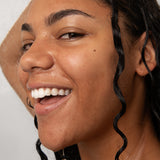 girl using the moisturizing hair conditioner